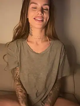 EmiliaCatalina - surprise😍