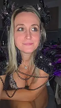 Malicia-hot - Enlever la jupe