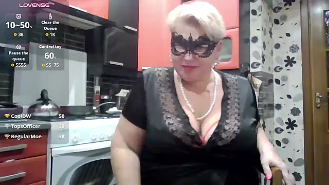 Lisa_Suzie - I'll show you my butt