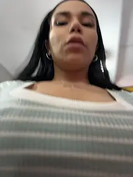 Naatalia - Show boobs
