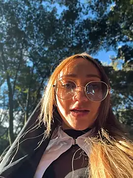 Nina_velvet01 - girl on her knees + naughty photo
