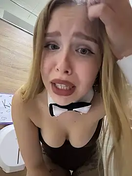 Liza_risky - nipples pinch they are so hard now omg