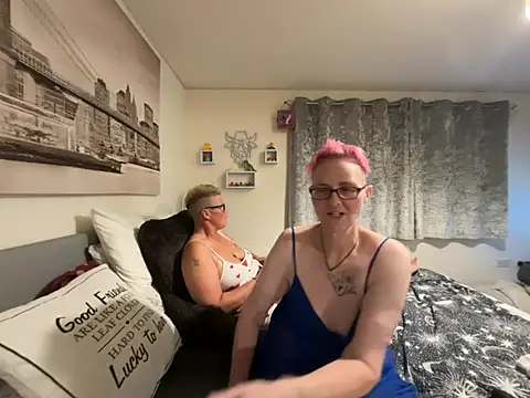 Curvy-Jinx - Massage J