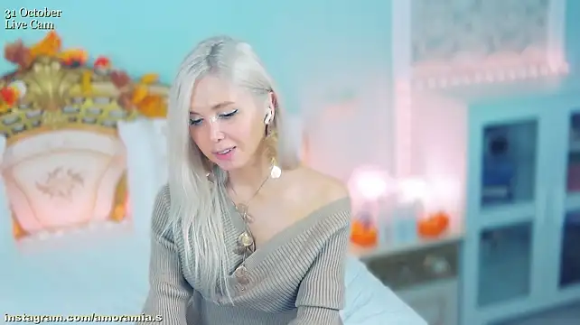 Amoramias - Sensual Striptease