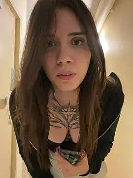 Nora-love - 1 Finger in die Pussy Risky👉🏻