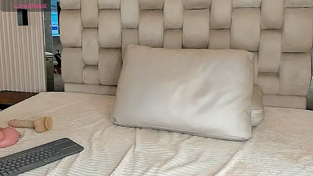 Victoria_hokings - View in doggy and play with that butt🍑
