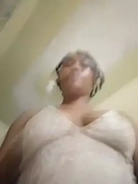 Nasty_boo_boo - spoil the queen