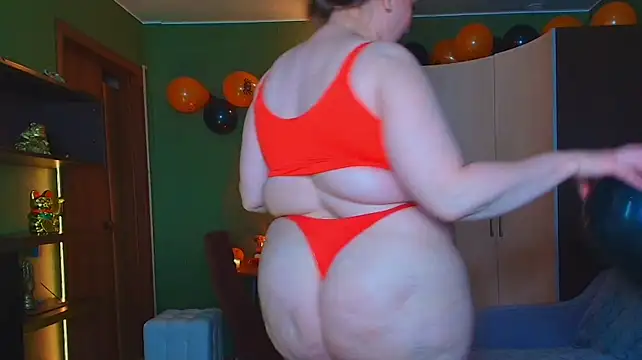 VeronikawGold - A wet pussy is a happy pussy.