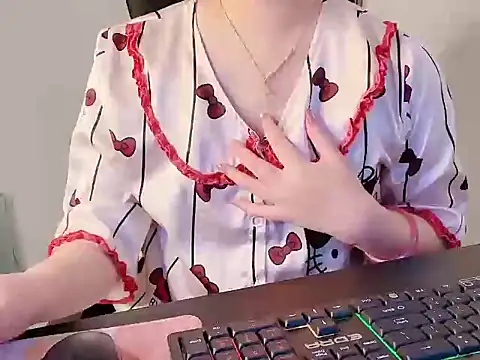 Miacandy23 - playing with a dildo