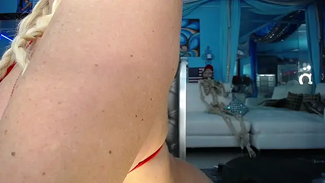 ADRIANNA_FOX - show tits