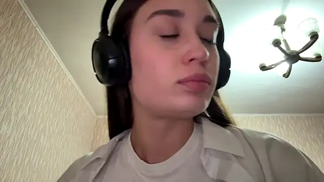 SableWisp - Show boobs