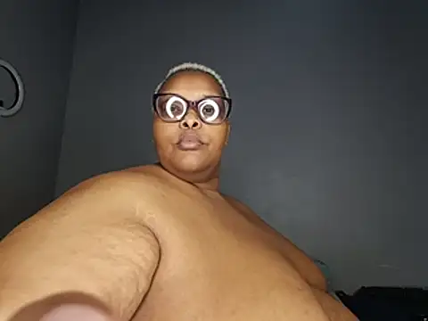Fatafricanqueen - spread fat pussy