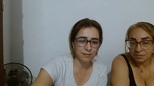 Mademonsexy - vibrator in the vagina and squir