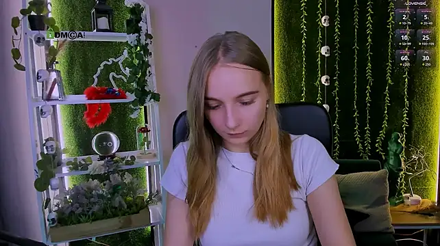 Rebecca_smile - show ass