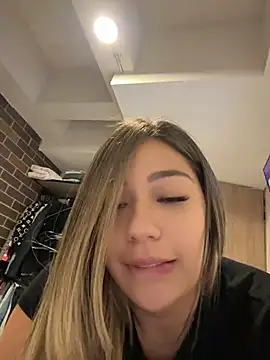 Latina_vanessa - Play with tits