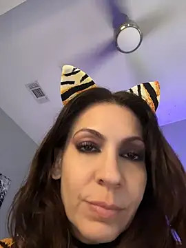 BeautifulMesss - Dildo suck top of stairs risky