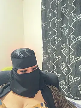 Mari_layali - 👸🏻👑👑🦶مين يخضع للملكه