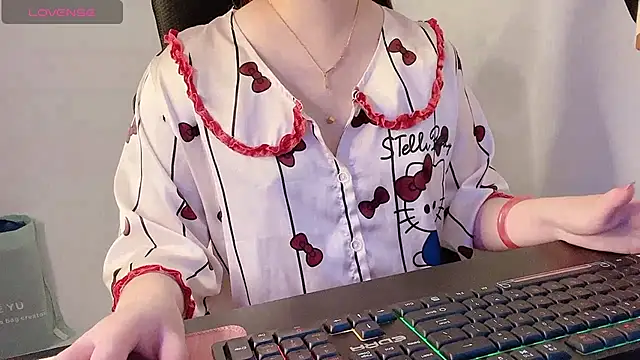 Miacandy23 - playing with a dildo