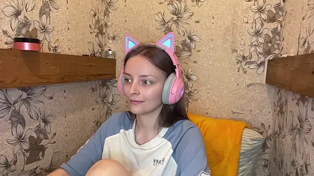 EmyMiu - sexy eye contact