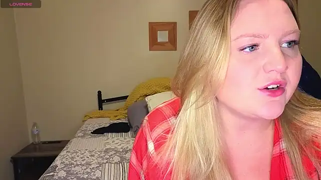 Phatassblonde - play with pussy in public