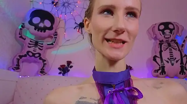 Aria_Pie - To slide hand under panties