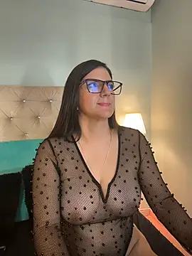 Valenvega_ - wanna peek? Choose a flash 😈