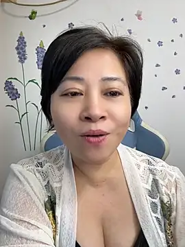 Mimi_6888 - 反差少妇，赚米养家，更多大尺度表演，各种好玩的小道具，都在​C​2C，快来跟我一