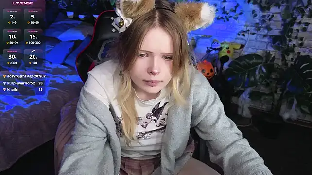 Ivy_Pierce - ahegao close to cam