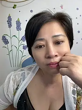 Mimi_6888 - 反差少妇，赚米养家，更多大尺度表演，各种好玩的小道具，都在​C​2C，快来跟我一